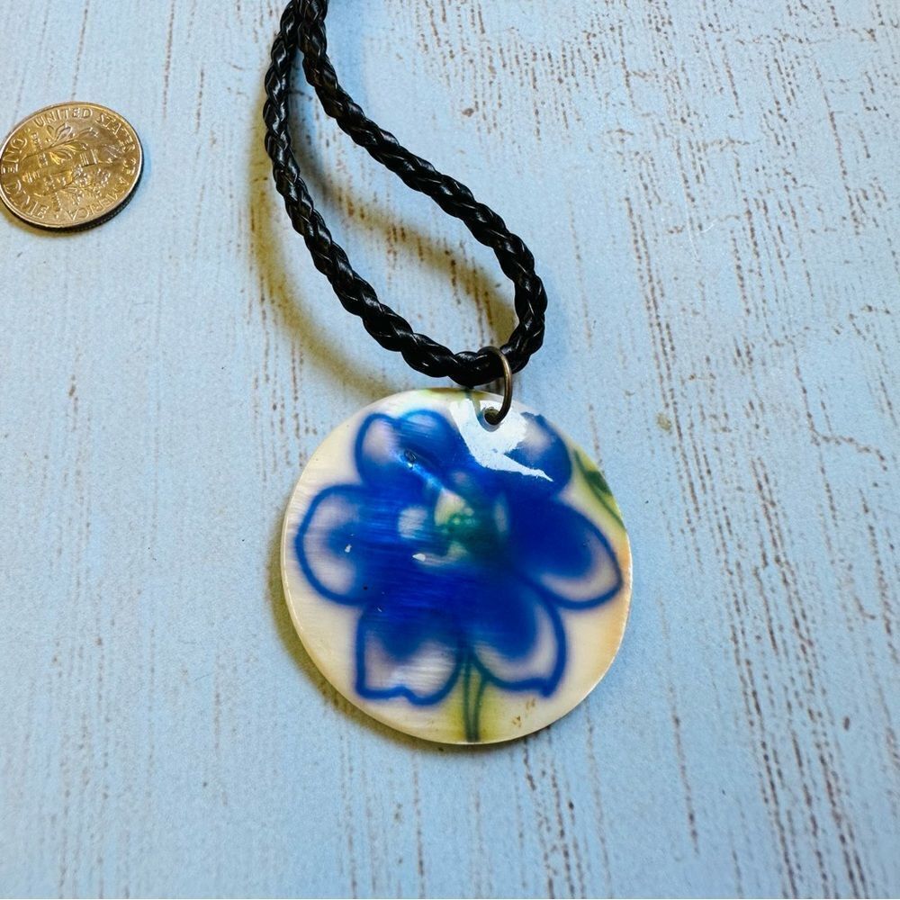Hand painted Blue Flower Shell Necklace‎